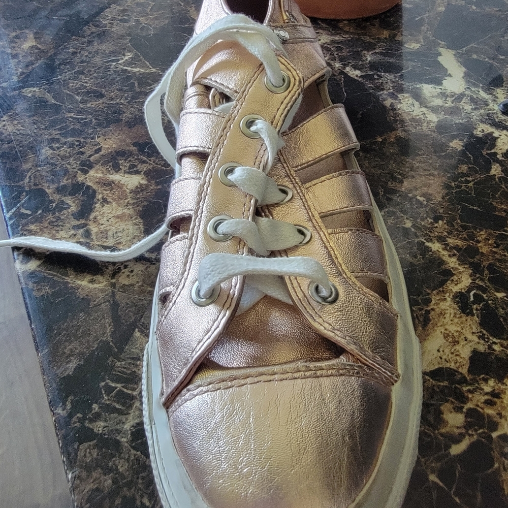 Sneaker - Picture 2 of 4